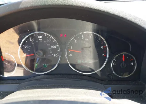 2010 Jeep Liberty Sport z USA, uszkodzony, nr VIN 1J4PP2GK5AW181425